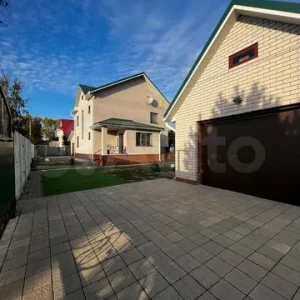 В Барнауле продают коттедж за 25 млн рублей.