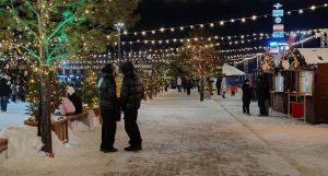 Зимний городок у ТРЦ Galaxy