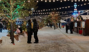 Зимний городок у ТРЦ Galaxy