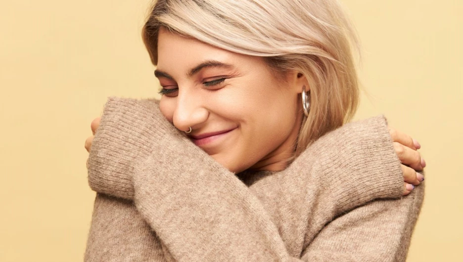 Бежевый цвет в одежде.