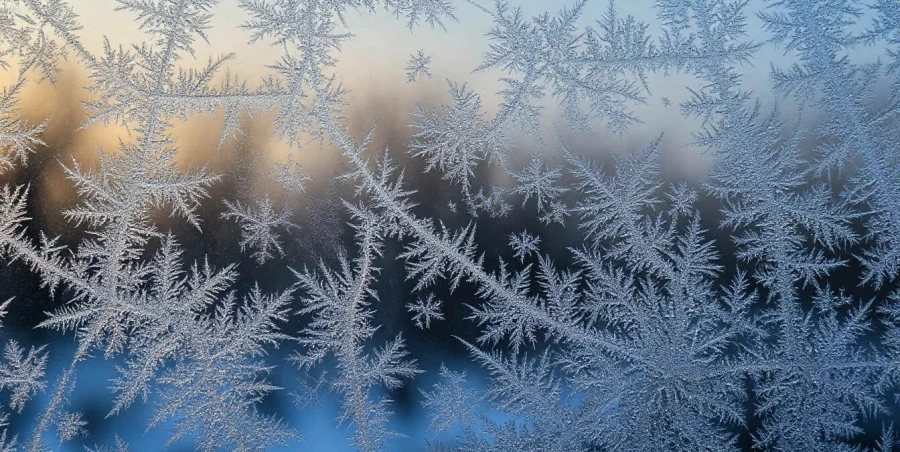 Зимние узоры на окне