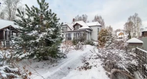 В Барнауле продают коттедж за 36,2 млн рублей.