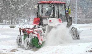 Дорожные службы Барнаула активно борются со снегом