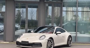 Продают сливочный Porsche с доставкой в Барнаул.