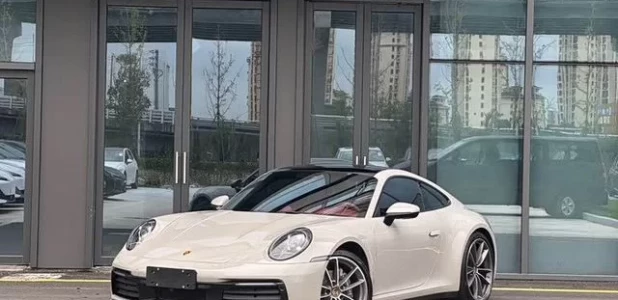 Продают сливочный Porsche с доставкой в Барнаул.