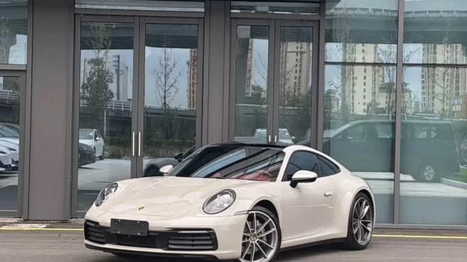 Продают сливочный Porsche с доставкой в Барнаул.