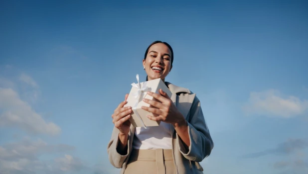 T2 вновь дарит новогодние подарки — теперь каждому.