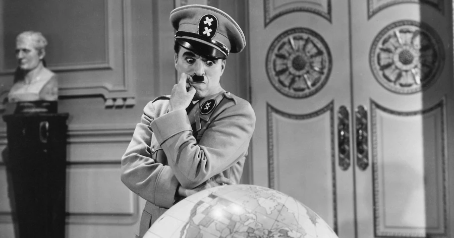 Кадр из фильма &quot;Великий диктатор&quot;.