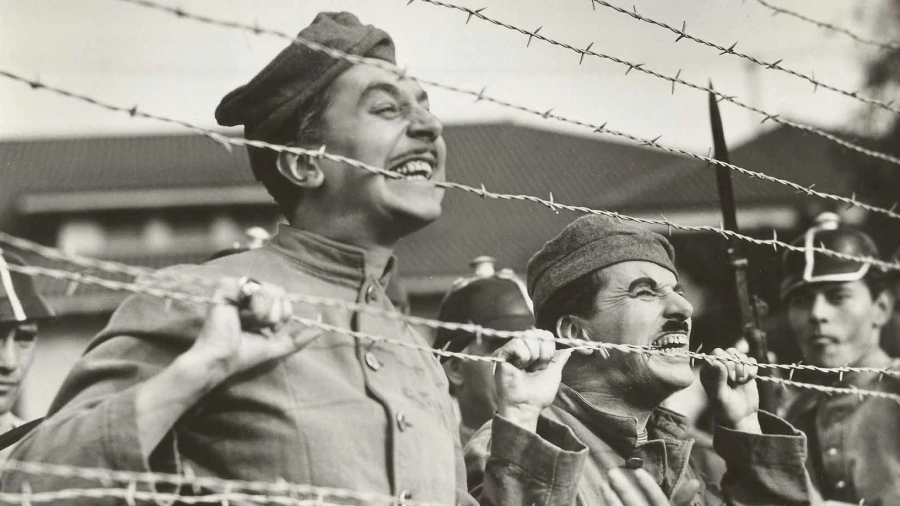 Кадр из фильма &quot;Великий диктатор&quot;.