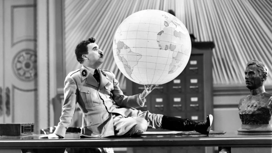 Кадр из фильма &quot;Великий диктатор&quot;.