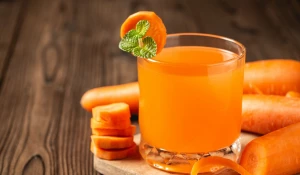 Морковный сок.
