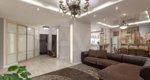 Квартира с «блестящим» хаммамом продается в Барнауле за 23 млн рублей.