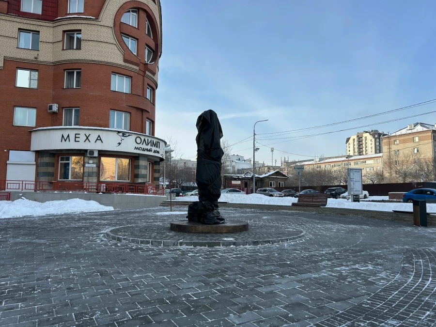 В центре Барнаула установили памятник Федору Достоевскому.