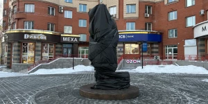 В центре Барнаула установили памятник Федору Достоевскому.