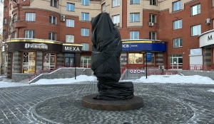 В центре Барнаула установили памятник Федору Достоевскому.