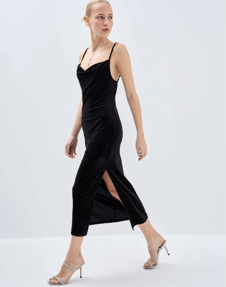 Платье из велюра со стразами.