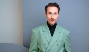 Стилист Алексей Сухарев.