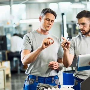 Завод. Цех. Работники.