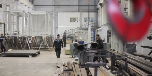 На заводе «Сибкомплект» в Барнауле.