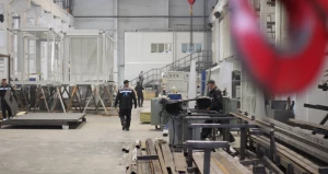 На заводе «Сибкомплект» в Барнауле.