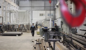 На заводе «Сибкомплект» в Барнауле.