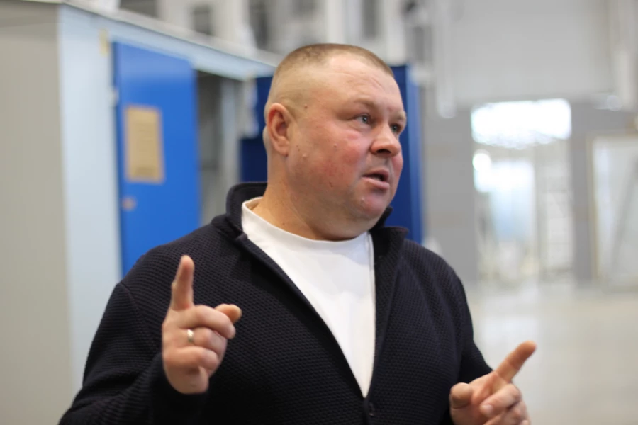 На заводе «Сибкомплект» в Барнауле.