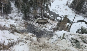 Грузовик сорвался с обрыва.