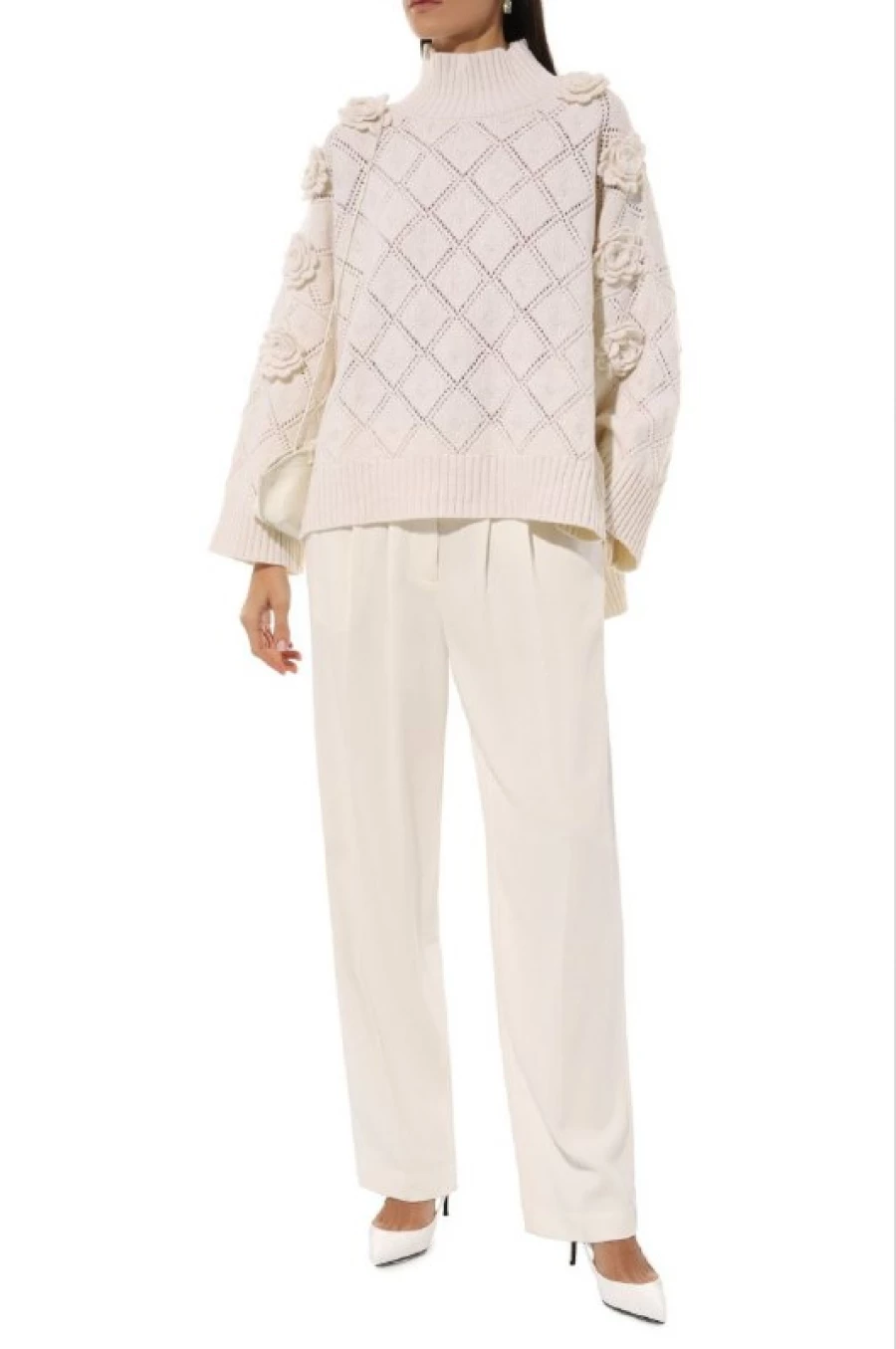 Свитер, 207 500 рублей.