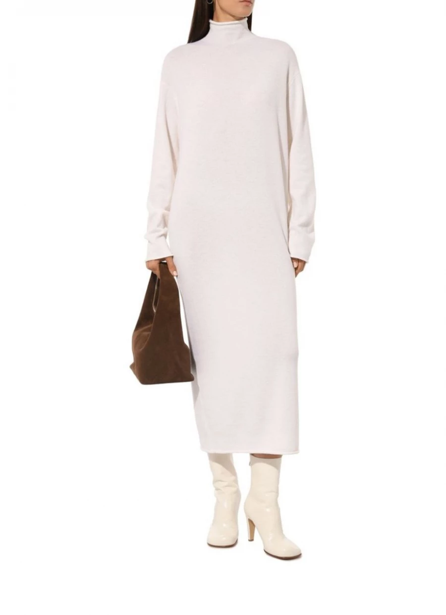 Платье, 68 750 рублей.