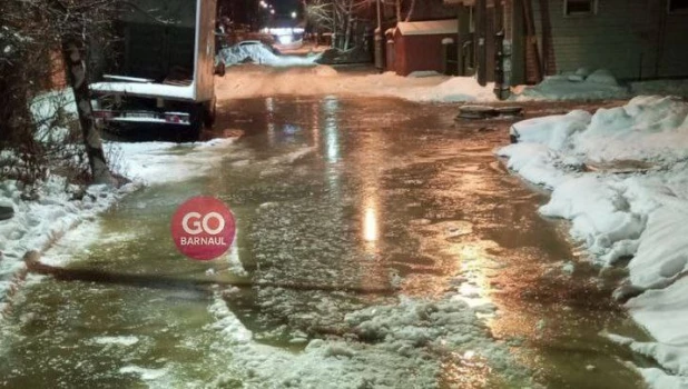 Потоп на барнаульской улице.
