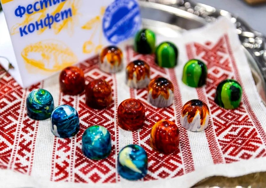 На «Фестивале конфет» малую золотую медаль получила технолог Ксения Крохта, серебряную медаль завоевала технолог Рената Горбатикова.