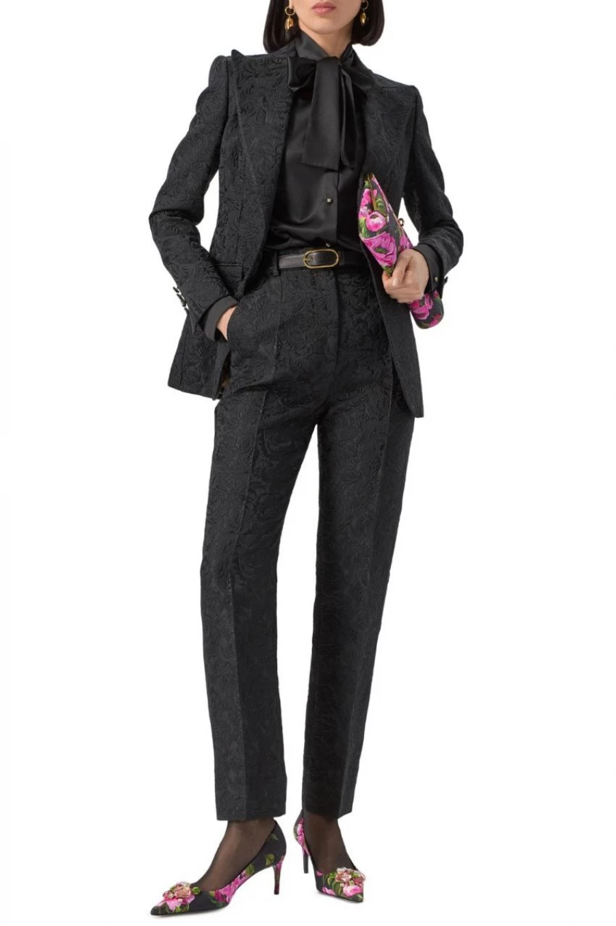 Узкие брюки, 158 500 рублей.