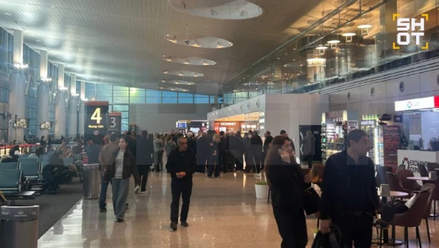Более 150 россиян застряли в аэропорту Еревана.