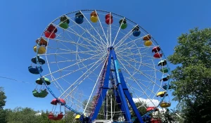 Колесо обозрения в Камне-на-Оби.