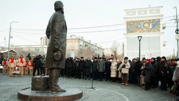 Памятник Ф. М. Достоевскому в Барнауле. 