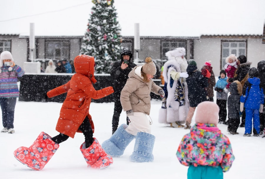 «Битва на валенках» в рамках открытия 14-го зимнего сезона Алтайской резиденции Деда Мороза.