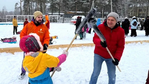 «Битва на валенках» в рамках открытия 14-го зимнего сезона Алтайской резиденции Деда Мороза.