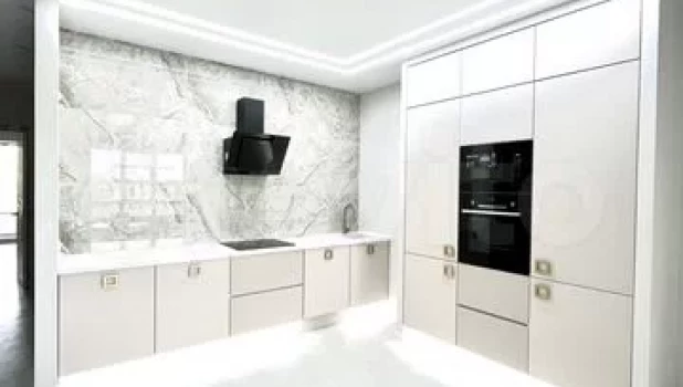 Ослепительную квартиру с кухней как в «раю» продают в Барнауле.