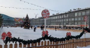 Каток у ТРЦ Galaxy. Зимний Городок