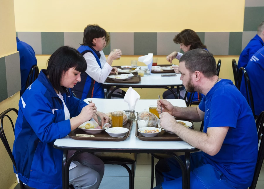 Столовая Алтайского завода прецизионных изделий.