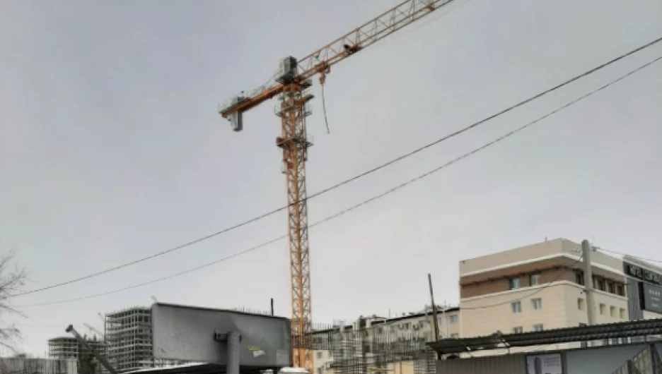 Башенный кран на ЦУМе. 