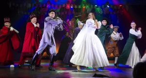 Спектакль "Три орешка для Золушки" в Алтайском театре драмы им. Шукшина.