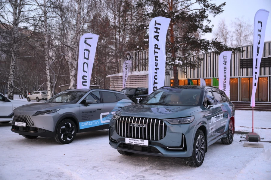 Церемония награждения премии «Менеджер года – 2025». Выставка автомобилей от автоцентра АНТ.