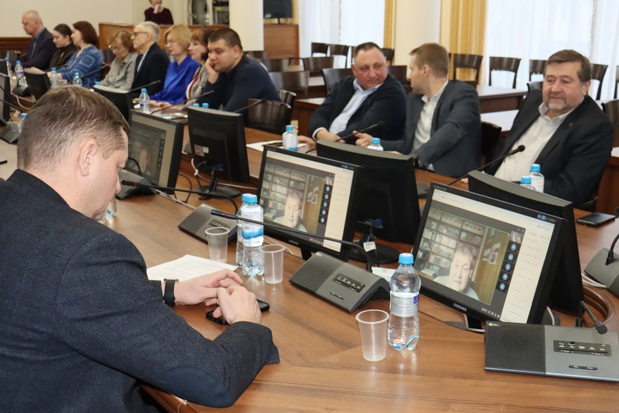 Ученые НОЦ алтаистики и тюркологии «Большой Алтай» подвели
итоги работы за год и обсудили планы на будущее