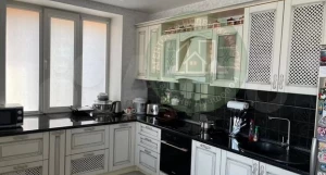 Квартиру с зеркалом в «другое измерение» продают в Барнауле.