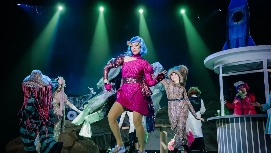 Спектакль "Тайна третьей планеты".