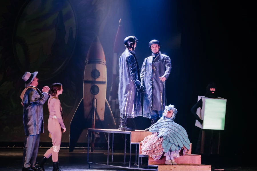 Спектакль "Тайна третьей планеты".