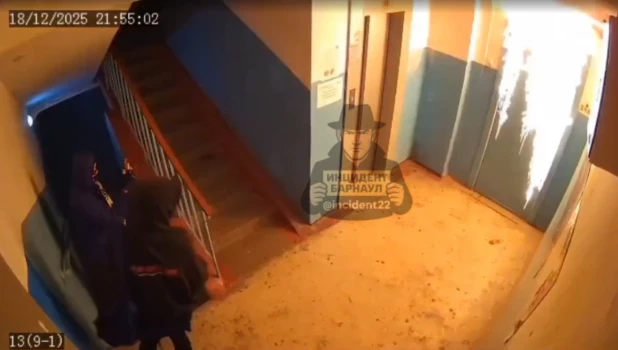 Подростки подожгли дверь