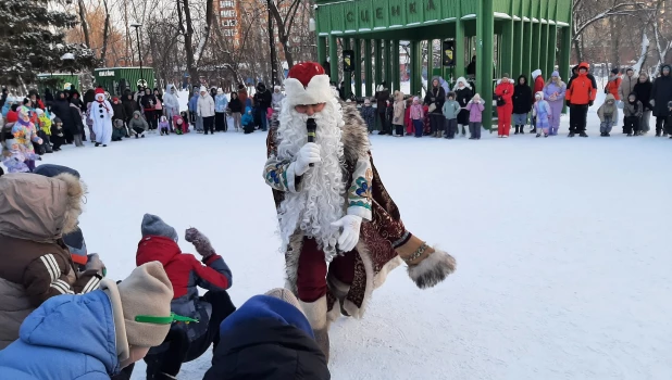 Барнаульцы в парке «Изумрудный».