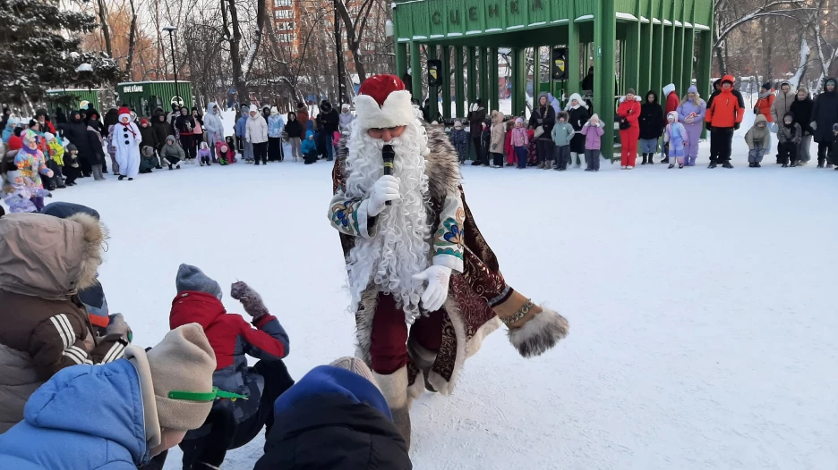 Барнаульцы в парке «Изумрудный».